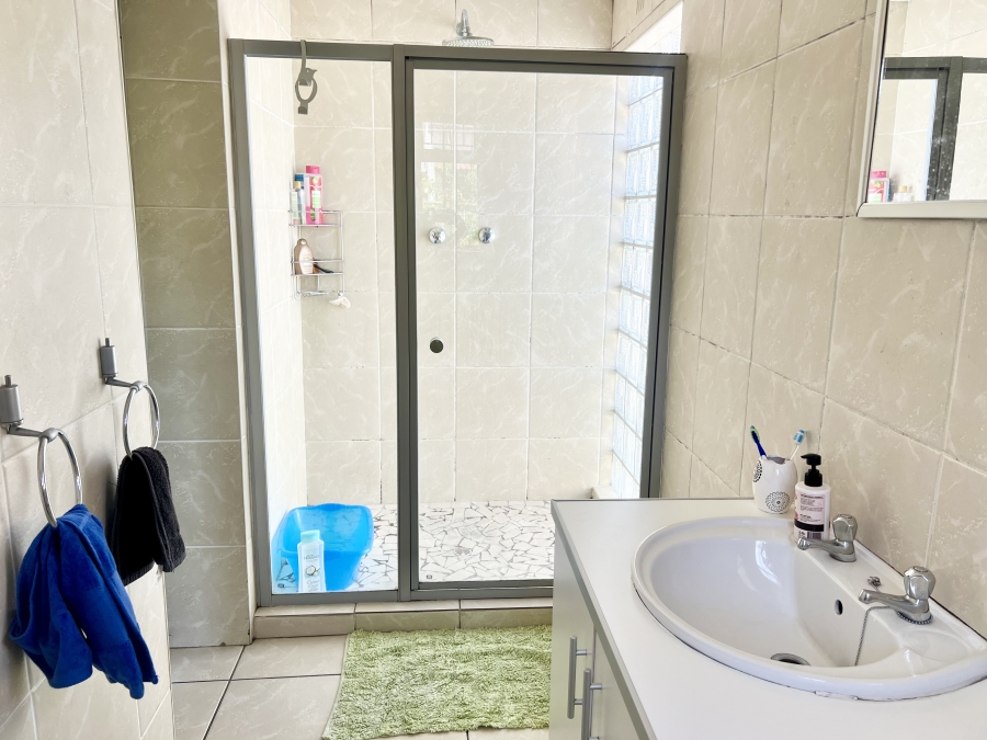 2 Bedroom Property for Sale in Fairfield Estate Western Cape